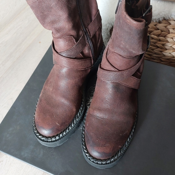 Vince Camuto boots - Picture 2 of 4